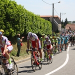 Fichier Le peloton du Tour de France sur la route du Château